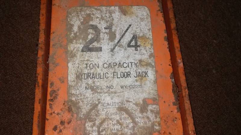 lot 878 image: Hydraulic Floor Jack 2.25 Ton.