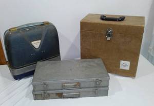 lot 526 image: Vintage Kodak Slide Projector And More.