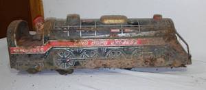 lot 533 image: Vintage Metal Toys and Tote