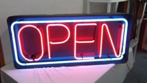 lot 558 image: Fluorescent Open Light