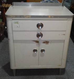 lot 584 image: Vintage Medical StandCabinet.