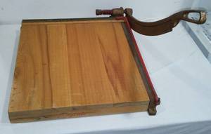 lot 617 image: Vintage Ingento no. 5  Paper Cutter.