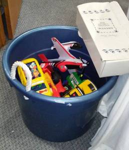 lot 620 image: Fun Tub of Toys