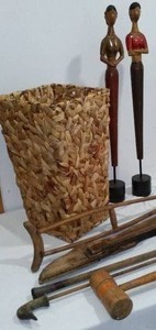 lot 630 image: Vintage Wood Dcor.