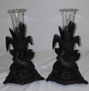 lot 586 image: Resin Vases with Birds.