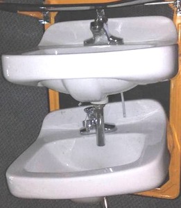 lot 649 image: Delta Faucet And Sink (2)