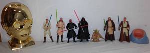lot 651 image: Star Wars Figurines (8) And C3PO Cantina.