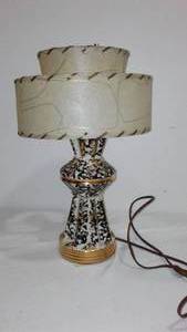 lot 653 image: Vintage Lamp With Original Shade.