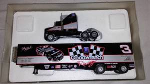 lot 773 image: Dale Earnhardt Adult Racing Collectable, 1 of 5004.