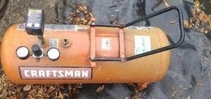 lot 699 image: Craftsman  15 Gal.  Air Compressor.
