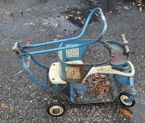 lot 712 image: Vintage  Stroller, nice Shape.