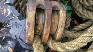 lot 714 image: Block And Tackle.