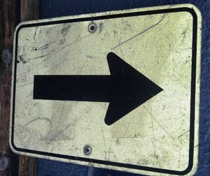 lot 717 image: Arrow Sign , Metal.