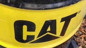 lot 725 image: CAT 55 Gal. Barrel.