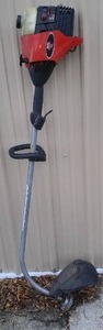 lot 739 image: Craftsman Weedwacker 32cc Gas Line Trimmer.
