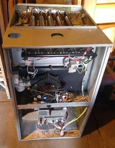lot 743 image: 125,000 Natural Gas Furnace.