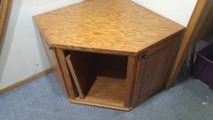 lot 747 image: Oak Corner Cabinet.