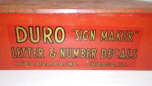 lot 827 image: Metal Duro Sign Maker Box.