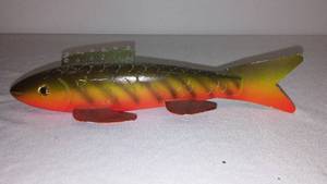 lot 850 image: Vintage Collectible spear Fishing Decoy Larry Lange.