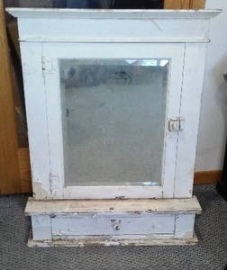 lot 855 image: Vintage Medicine Cabinet.
