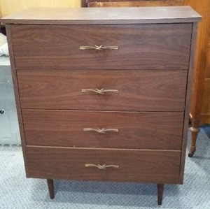 lot 862 image: Vintage Defehr Furniture 4 Drawer Dresser.