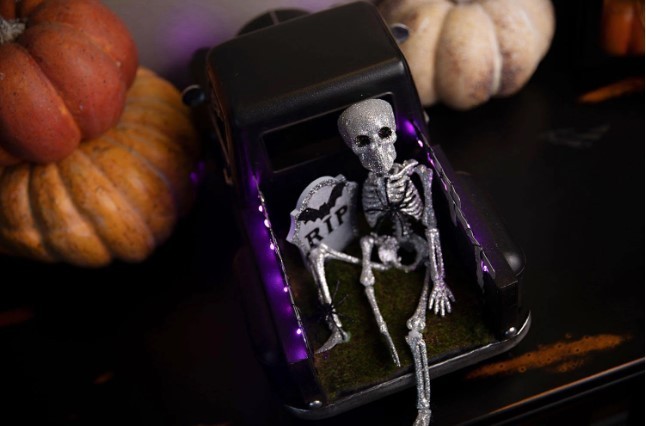 lot 237 image: NEW Members Mark Pre-Lit Halloween Vintage Truck