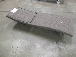 lot 122 image: Seagrass Woven Chaise Lounge with Wheels - Minor Damage