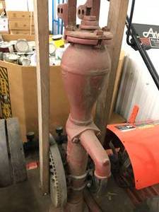 lot 9 image: OLD VINTAGE WATER PUMP