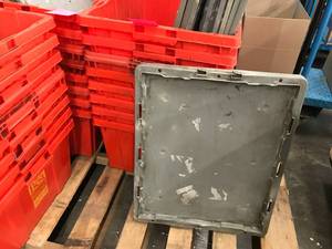 lot 17 image: 8 LARGE TOTES WITH LIDS