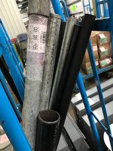 lot 46 image: ASSORTED STEEL METAL PIPING