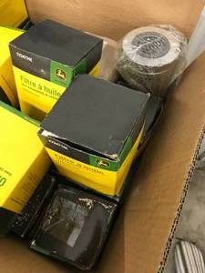 lot 177 image: JOHN DEERE OIL FILTERS
