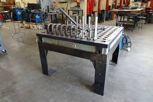 lot 252 image: Weldsale 4 x 4 Welding Platen with Stand and Accessories