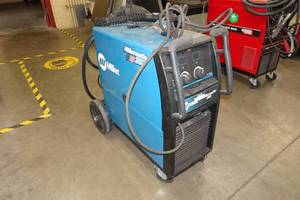 lot 245 image: Miller Millermatic 252 MIG Welder with Aluminum Spool Gun
