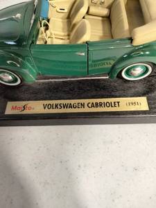 lot 224 image: Maisto 1951 Volkswagen Cabriolet Green Cast Iron Car