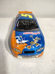 lot 232 image: Collectible Terry Labonte Kelloggs Looney Tunes #5 Action Racing Car