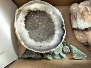 lot 269 image: Box of Bulk Mix Crystal Geode, Stones, Rocks and Minerals
