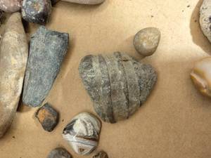 lot 276 image: An Assortment of Arrowheads