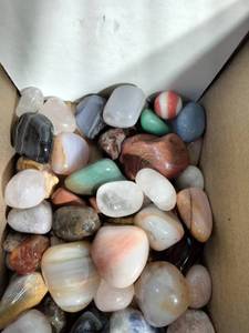 lot 281 image: An Assortment of Polished Rocks