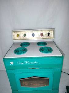 lot 249 image: Vintage Topper Suzy Homemaker Oven Toy