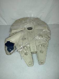 lot 252 image: Vintage Star Wars 1995 Millennium Falcon Model
