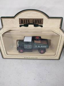 lot 293 image: Set of (6) Vintage Days Gone Collectible Die Cast Cars