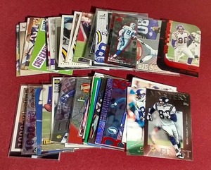 lot 10 image: (50) Cris Carter Cards
