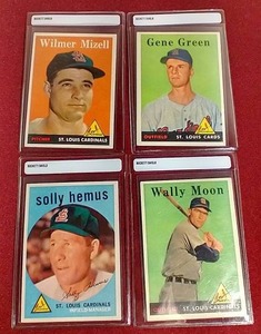 lot 22 image: (4) 195859 Topps Baseball Cards