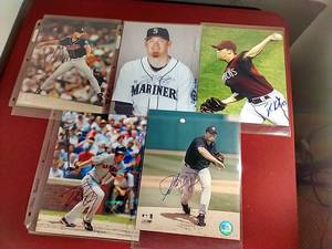 lot 77 image: (5) Autographed 8x10 Baseball Photos