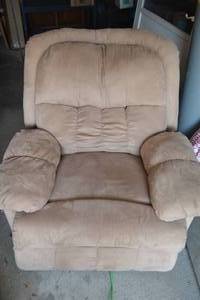 lot 171 image: Plush Sofa Recliner