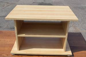 lot 175 image: 25 x 17 x 16 ShelfStand