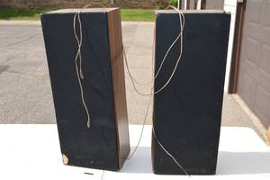 lot 178 image: 2ct Magnavox Speakers, Some Damage