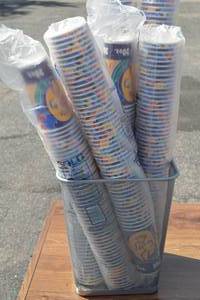 lot 214 image: 350 20oz Paper Cups  Small Garbage Bin