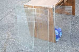 lot 101 image: 5ct 24 x 28 Glass Pane