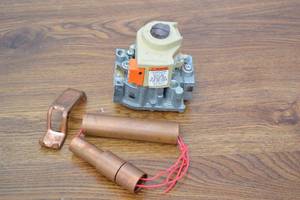 lot 156 image: Honeywell Furnace Gas Valve with Copper Pipe